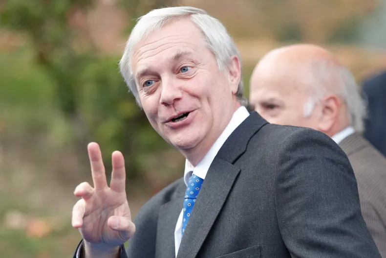 17065 kastsonriente.webp