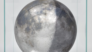 Odiseo aluniza tras 50 años con obras de Koons para primera galería de arte lunar