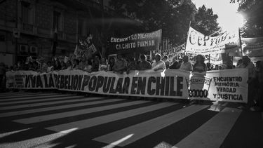 De rabia y desilusión en la tierra de Evita: Así se vivió la entrañable manifestación de chilenos en Buenos Aires