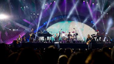 Integrante de Maroon 5 es detenido por violencia intrafamiliar: Banda declaró estar “devastada”
