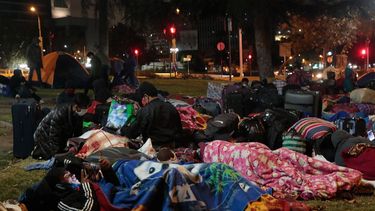 Alcalde de Iquique molesto por traslado de bolivianos varados en Santiago: Nos envían problemas de otras partes