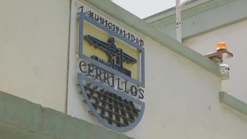 secretaria fue destituida tras declarar en sumario de contraloria municipalidad de cerrillos debera pagarle 20 millones.webp