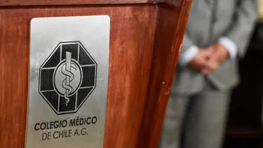 La batalla judicial que llevará el Colmed tras agresión en Cesfam de San Miguel: Doctora terminó con fractura nasal y se querellarán