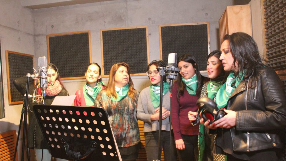 Unidas en las voces y la lucha: Así grabaron diputadas y actrices el videoclip a favor del aborto legal ¡Vamos Ya!