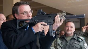 Peligrosa tendencia: Fanatismo por las armas crece en Brasil gracias a Jair Bolsonaro