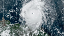 Beryl: Huracán categoría 5 avanza con vientos sostenidos de 250 kilómetros por el Caribe