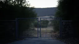 Puso portón en camino a predio y cerró acceso dejando a propietario sin poder entrar: Suprema ordenó reabrirlo