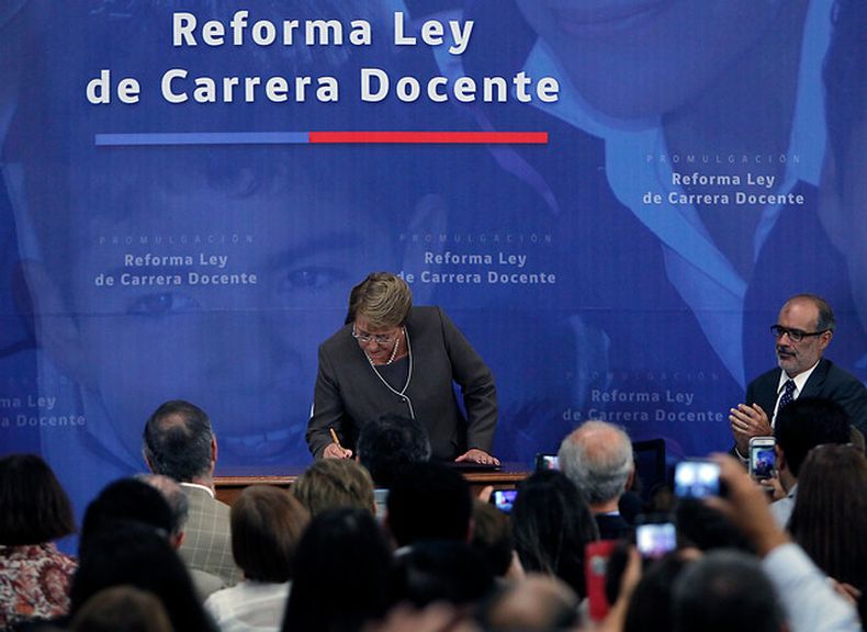 Bachelet carrera docente.jpg