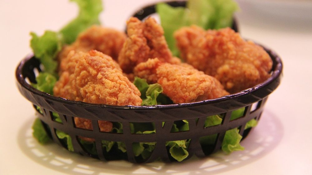 Lanzan al mercado carne de pollo artificial desarrollada en laboratorio