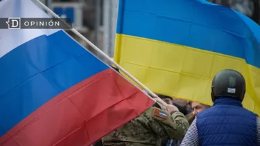 El Desconcierto | 12436 banderas de rusia y ucrania en una marcha.webp