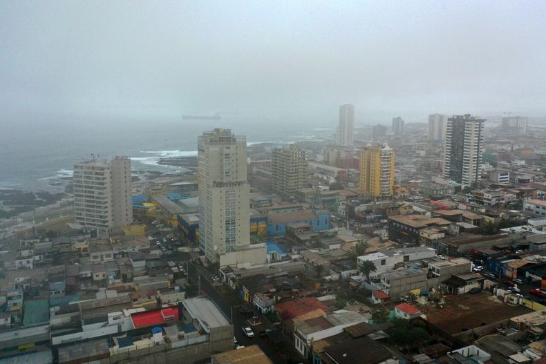 Iquique y Antofagasta bajo las lluvias este martes - Agencia Uno