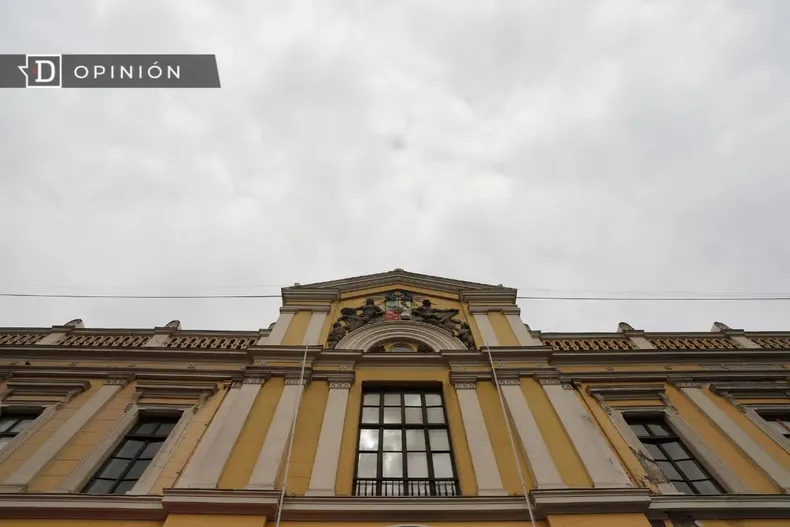 16301 frontis de la casa central de la universidad de chile.webp