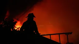 Incendio en Monte Patria dejó tres viviendas destruidas, más de 200 evacuados y cortes de agua y electricidad