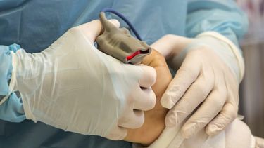 Justicia obliga a Fonasa a entregar a la brevedad medicamento a niño de 6 años con cáncer