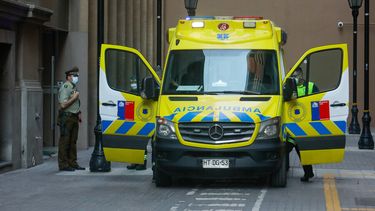 Joven muere tras practicarse cirugía estética en su living: Falso médico está prófugo