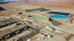 Un informe de Aggreko postula que los permisos no siguen el ritmo de la demanda en minería. José Albornóz Farías, gerente regional de la compañía, explica los desafíos.