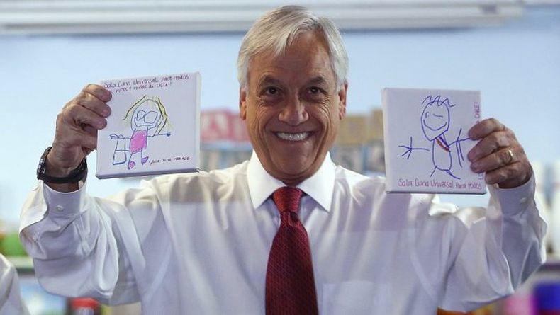 Los ninos primero y Pinera.jpg