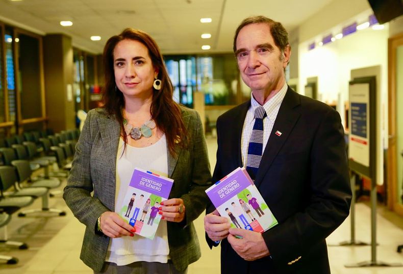 Subsecretaria Recabarren y Ministro Larrain 11.jpeg
