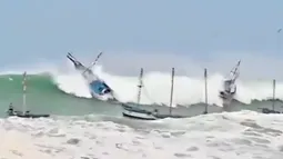 Perú: Fuertes oleajes dejan a pescadores atrapados y severos daños en infraestructura