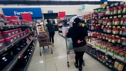Supermercados informan al gobierno alteraciones en abastecimiento por paro de camioneros