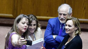 Brazos en alto, esto es un asalto: Otra vez un acuerdo político que invisibiliza a los estudiantes