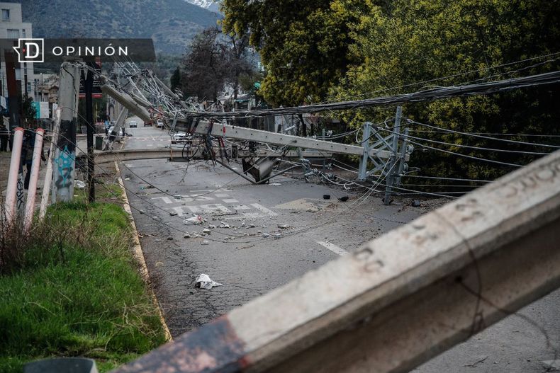 3194 postes de electricidad derrumbados.jpg