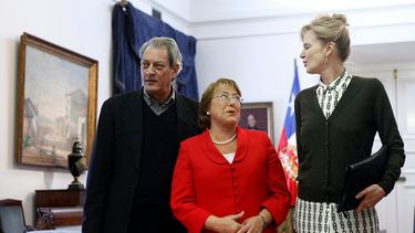 Muere Paul Auster, destacado escritor neoyorquino que fue invitado a La Moneda por Bachelet
