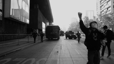 FOTOS| Vendetta, el vendedor de limones que enfrentó la represión en la marcha del 1 de junio en Santiago