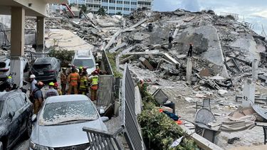 Derrumbe en Miami-Dade suma 10 decesos y 151 desaparecidos