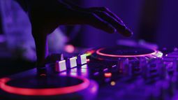 Rápido como el virus: La producción de la escena electrónica en cuarentena