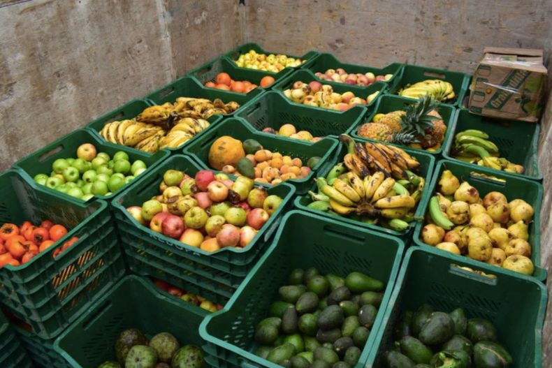 Con la iniciativa de reciclaje de alimentos, el país vecino combate la inseguridad alimentaria y la crisis climática.