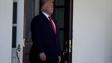 Donald Trump presenta demandas en tres estados para detener recuento de votos