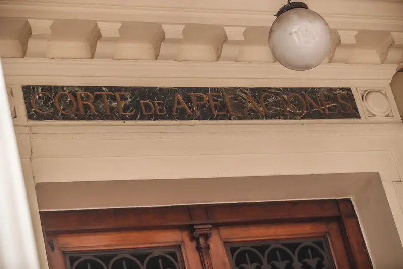 la despidieron por necesidades de la empresa pero demando por falta de justificacion corte ordeno millonaria indemnizacion.webp