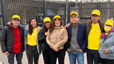 Amarillos se empieza a desplegar en terreno pidiendo un nuevo hospital para Santiago