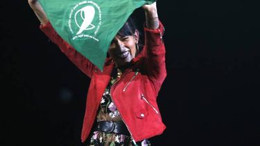 VIDEO| Antipatriarca: Pañuelos verdes se tomaron los Premios Fénix 2018 tras presentación de Ana Tijoux en México