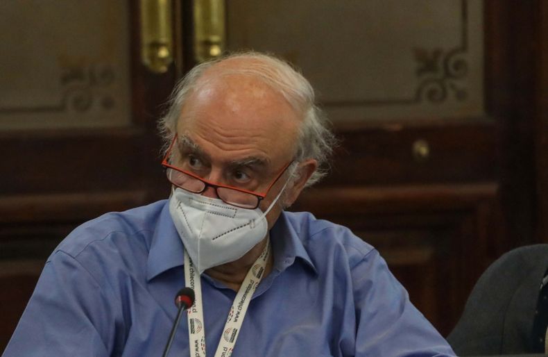 Agustin Squella.jpg