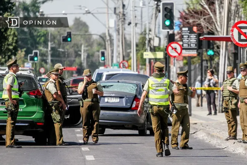 23935 carabineros en un operativo.webp