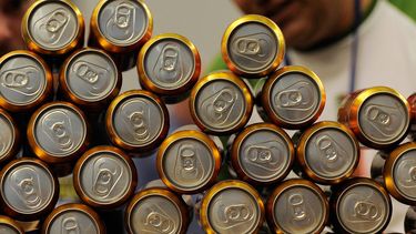Chile quiere aumentar el reciclaje de latas de aluminio - Agencia Uno