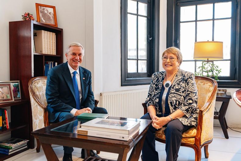 José Antonio Kast reunido con Michelle Bachelet luego de ser electo presidente de la República.