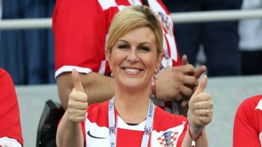 Presidenta de Croacia paga de su bolsillo los viajes para ir a ver a su selección en el Mundial de Rusia