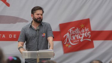 “Anticomunismo visceral”: Presidente Boric respalda al PC ante ola de ataques de la derecha
