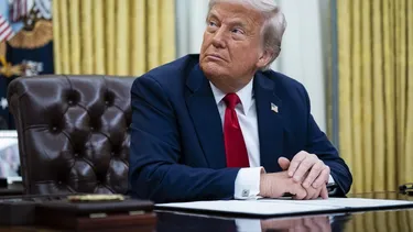 Trump firma orden ejecutiva para aumentar presión de agua en duchas pese a crisis hídrica global: Para cuidar mi hermoso cabello