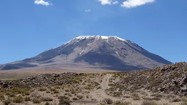 Volcán Láscar vuelve a estar en Alerta Amarilla: Última erupción fue el año 2022
