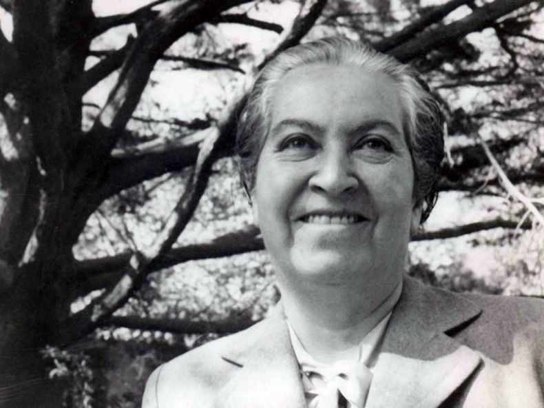 Gabriela Mistral principal.jpg