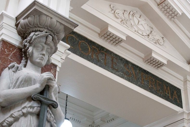 por tener relaciones sexuales en lugar publico con paciente echaron a auxiliar de cosam  suprema ordeno reintegrarlo.jpg