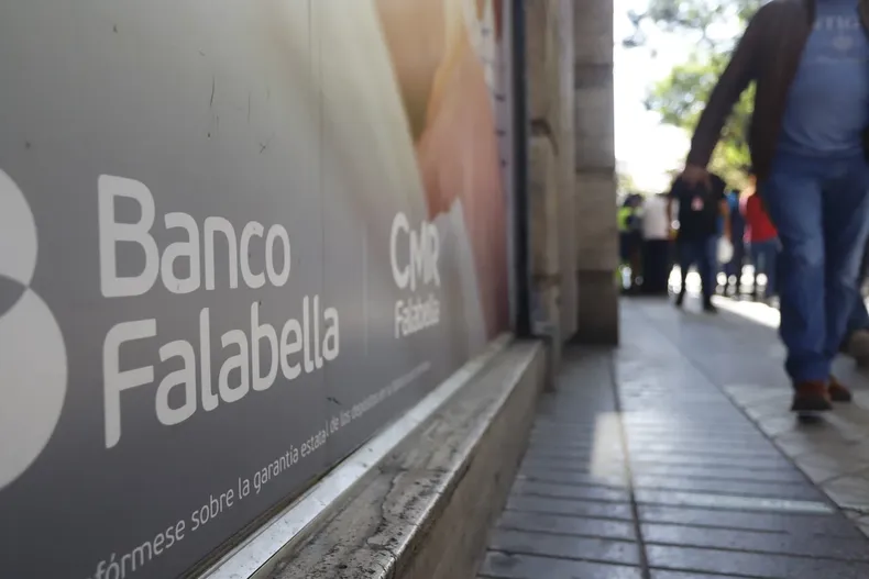 cliente logro en juicio que se declarara prescrita deuda de 6 2 millones con banco tribunal rechazo intento de cobro.webp