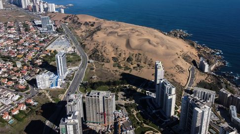 Presión inmobiliaria sobre las dunas de Concón. Foto: Agencia UNO.&nbsp;