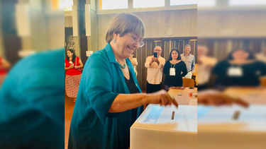 VIDEO| Bachelet vota en Ginebra: Nuestro destino está en las manos de todos