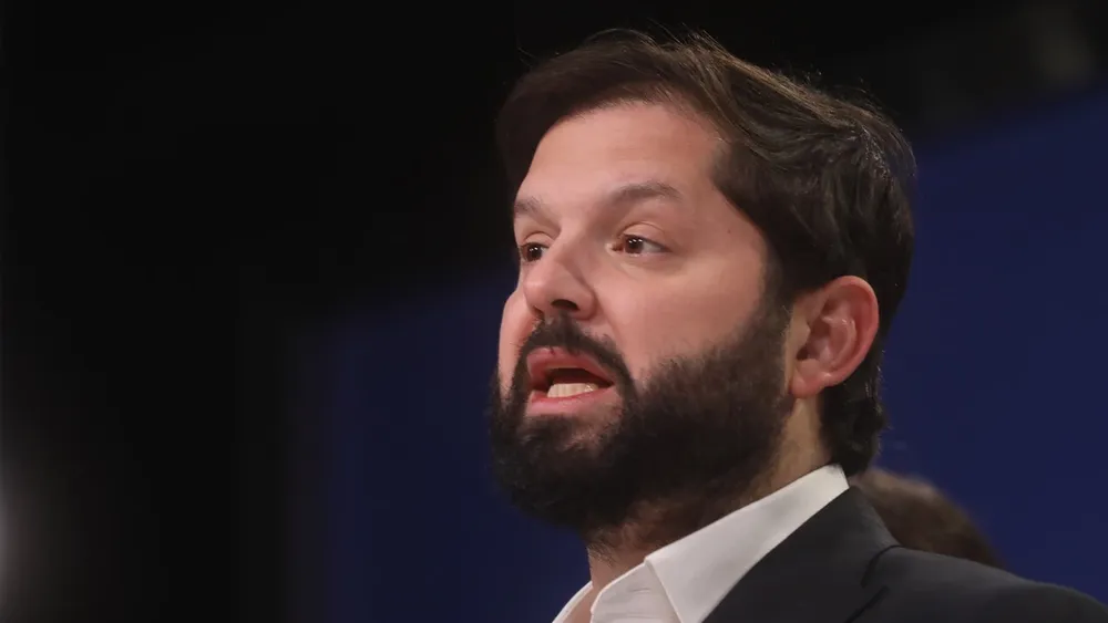 Presidente Boric recibe a 68 palestinos evacuados de Gaza: 36 son niñas y niños que escaparon del genocidio