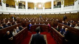 Cadem: Hoy sólo tres de cada 10 chilenos aprobaría nueva propuesta de Constitución
